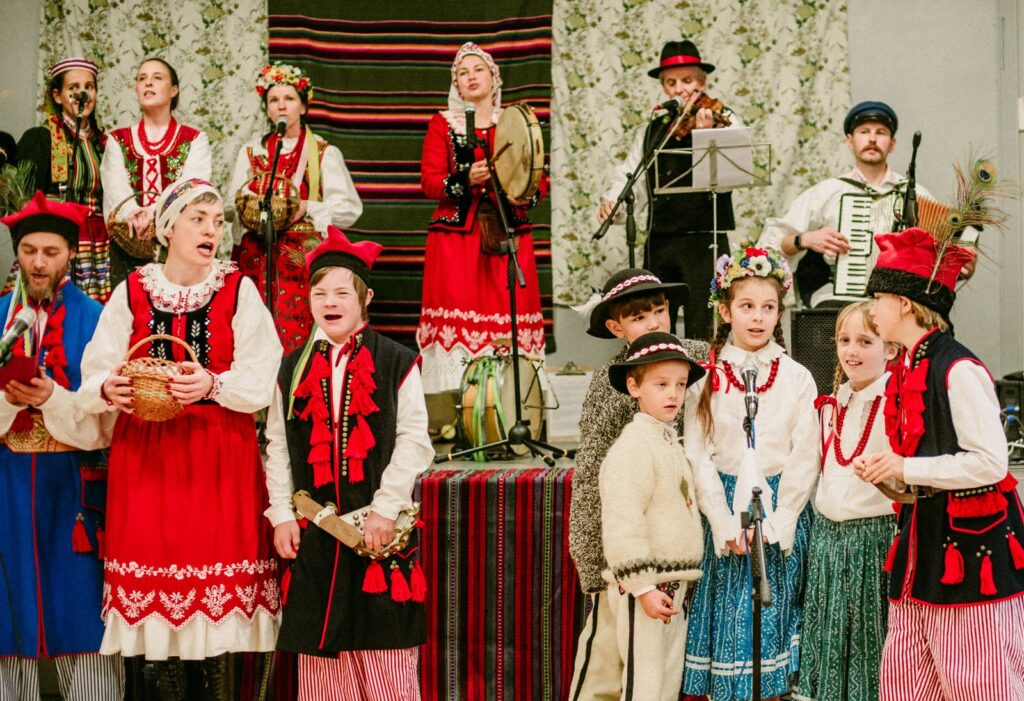 Through the seasons with folk tradition